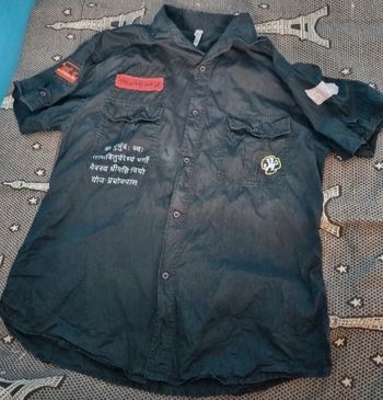 Chemise avec écriture et écussons taille XL