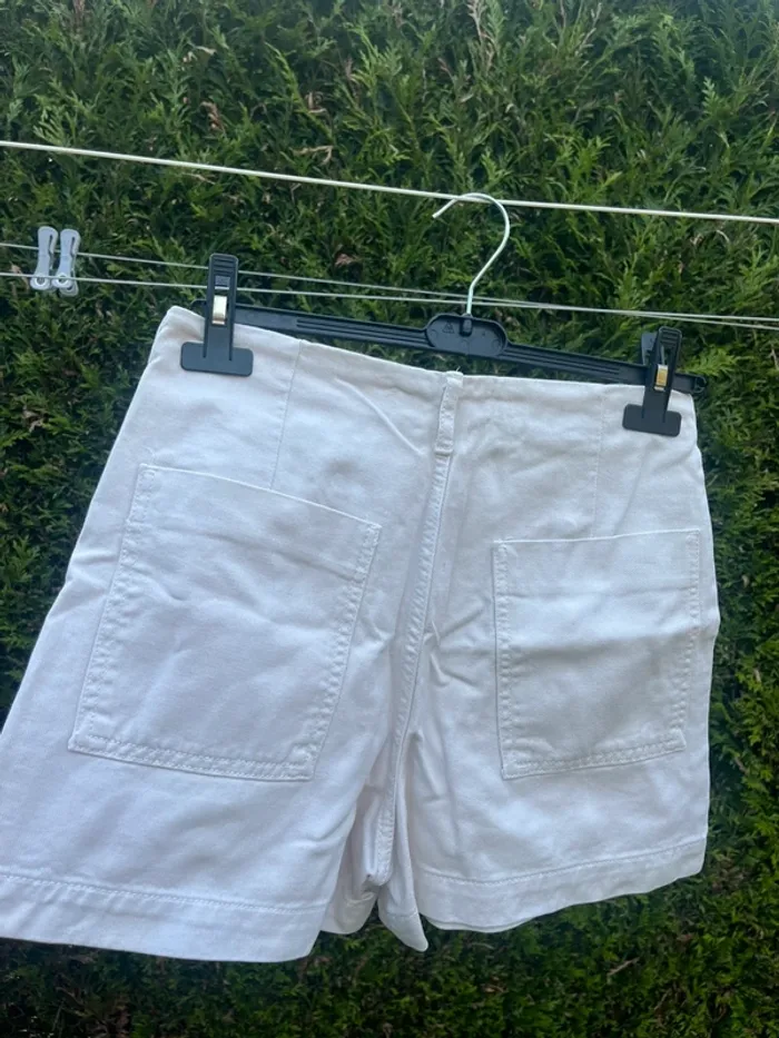 short crème beige à boutons doré zara - photo numéro 4
