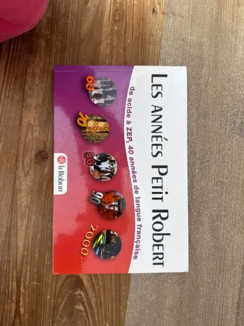 Livre les années. Petit Robert.