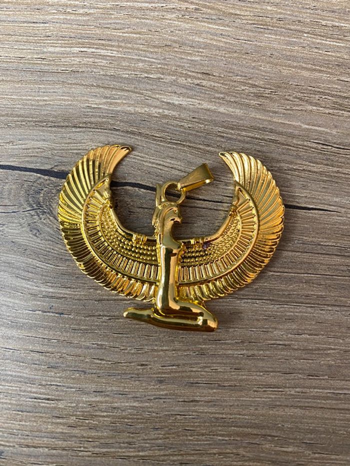 Pendentif acier Maat rétro