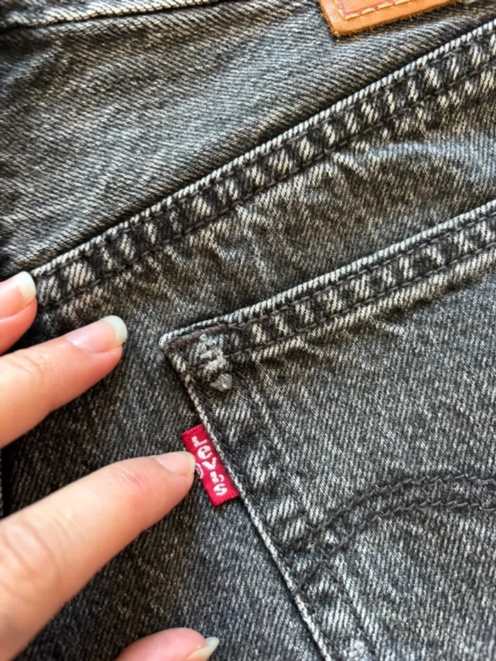 Short Levi’s 501 vintage court mini destroy W26 S/36 – mi taille gris foncé style cut off - photo numéro 8