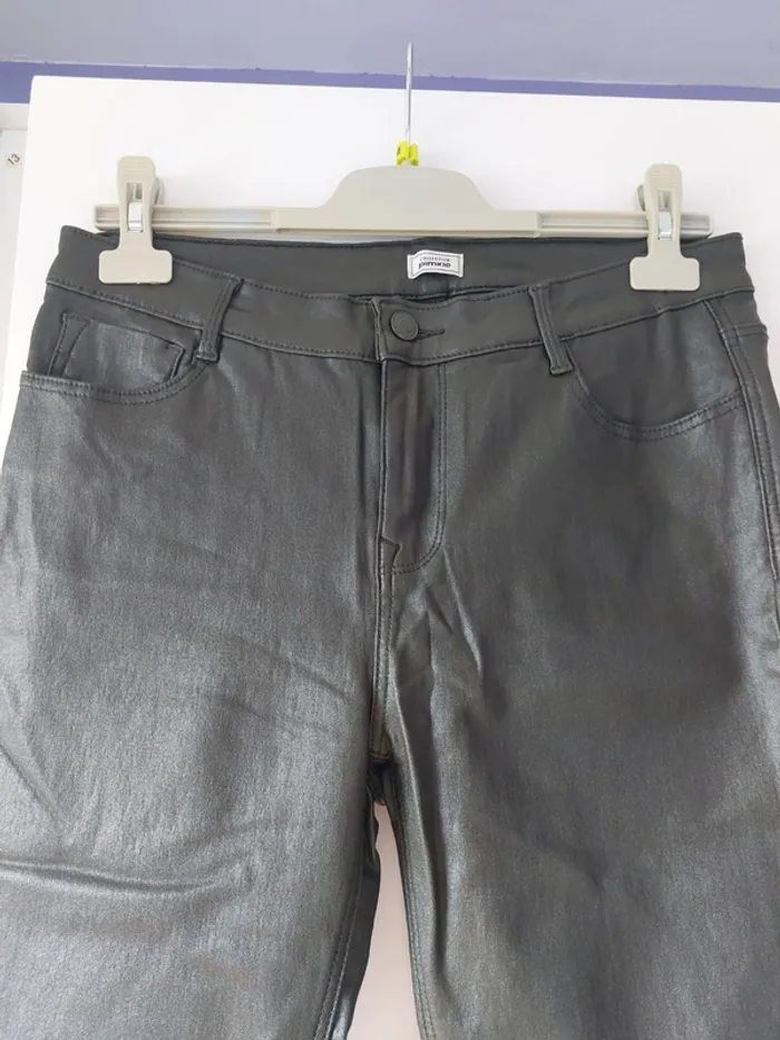 Pantalon skinny laqué kaki - photo numéro 3