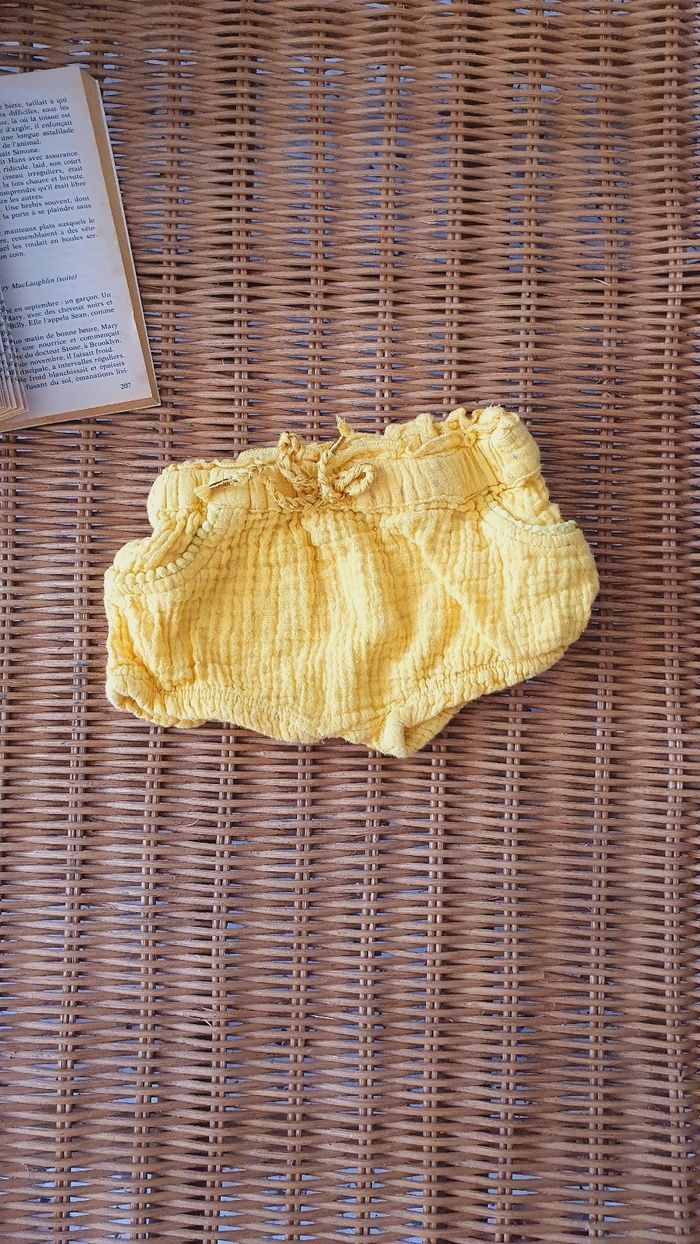 Shorts 3 mois fille très bon état - photo numéro 2