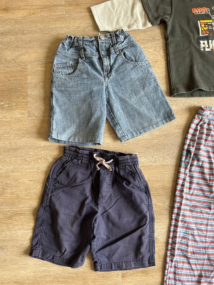 Lot vêtements garçon 6 ans – veste coupe-vent, t-shirt manches longues, shorts et pantalons - photo numéro 2