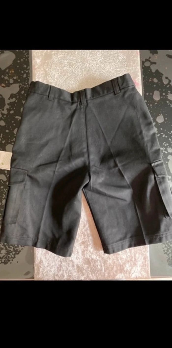 Short cargo taille 8/9 ans neuf - photo numéro 2