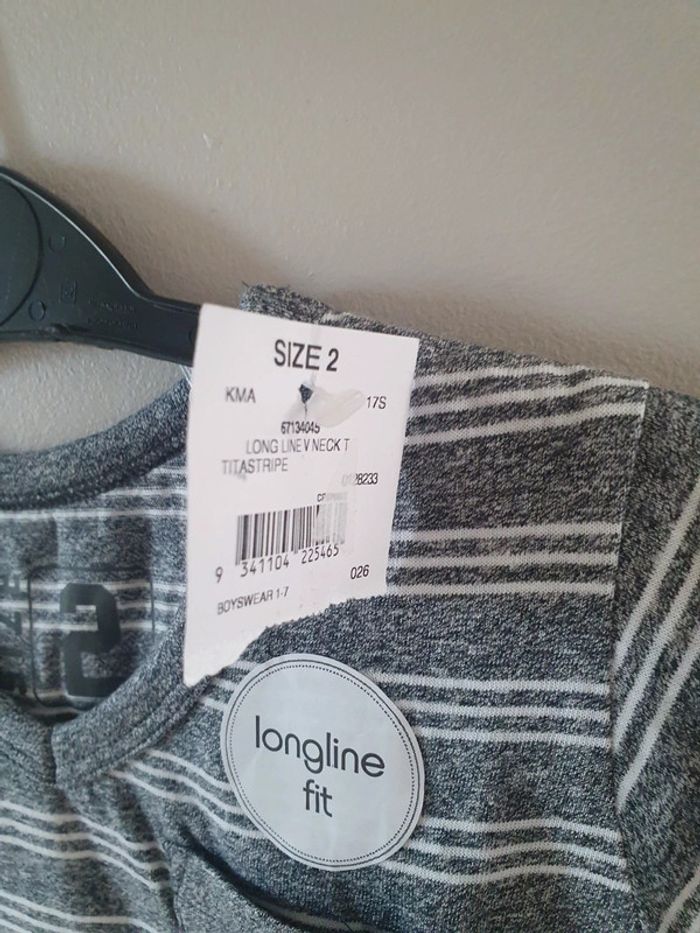 T-shirt neuf 2-3 ans - photo numéro 2