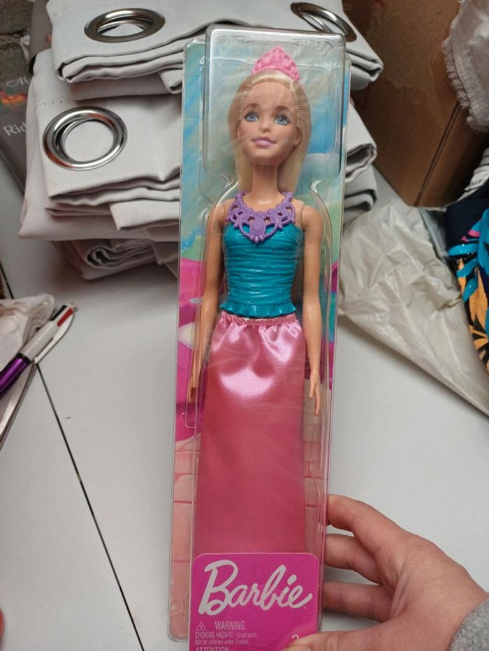 Barbie neuve - photo numéro 2