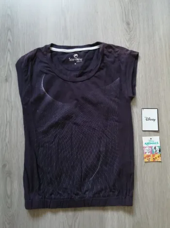 Tee-shirt de sport violet foncé avec motifs points / sportway of life / (10ans)