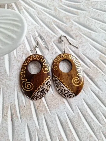 Boucle d'oreille en bois