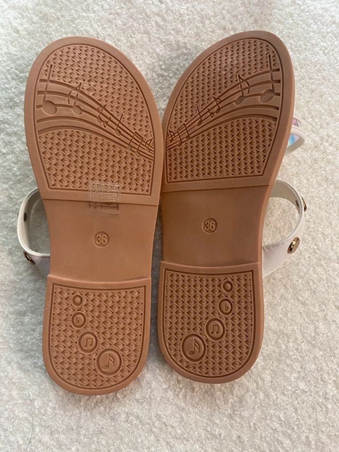 Jolie chaussure - photo numéro 2