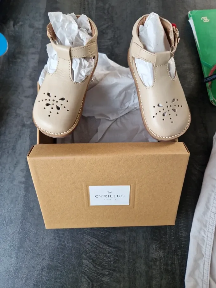 Chaussures boucles cuir