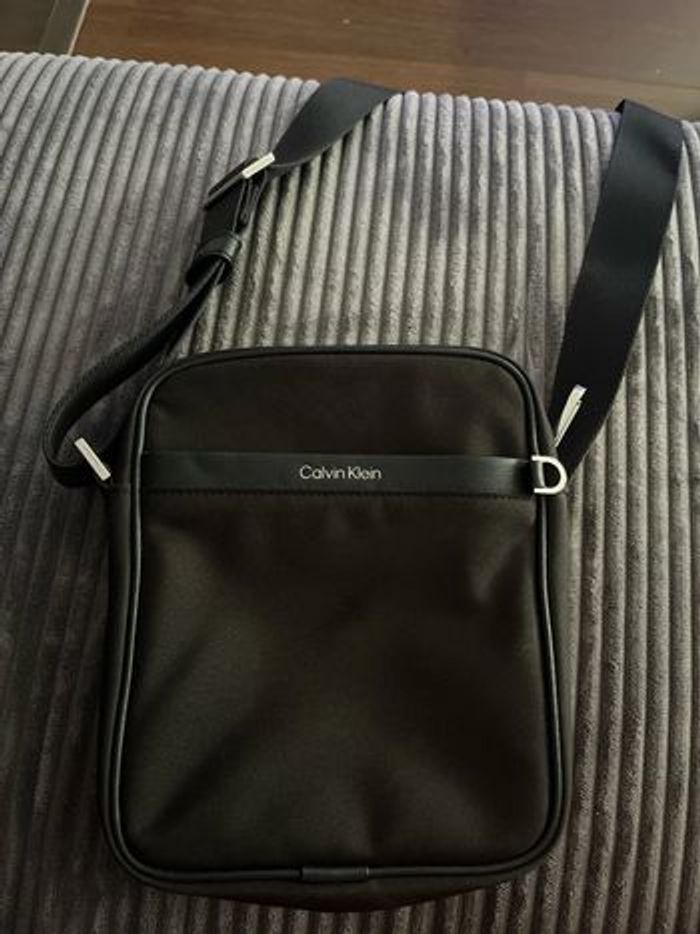Sacoche Calvin Klein noire