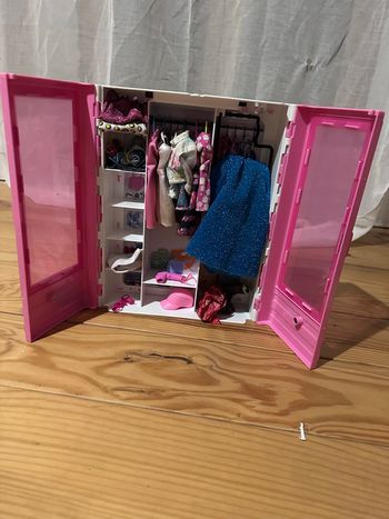 Armoire barbies
