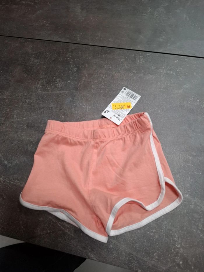 1 short - photo numéro 2