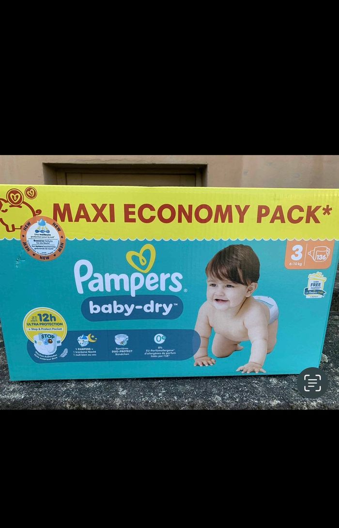 136 couches Pampers baby dry