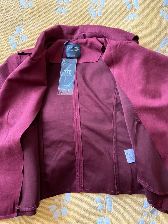 Trenches bordeaux Chicoree , polyester /elastan, sans boutons, tissu comme velours, longueur de blou - photo numéro 2