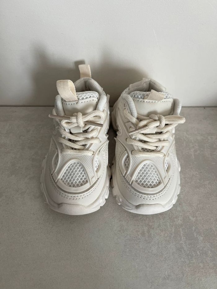 Baskets taille 21/22 - photo numéro 3