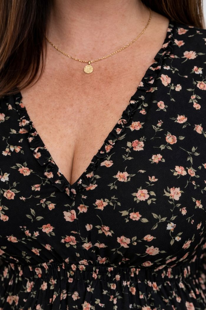 Robe champs de fleurs nocturne noire et multicolore Femme taille 54 marque Boohoo 💍 - photo numéro 3