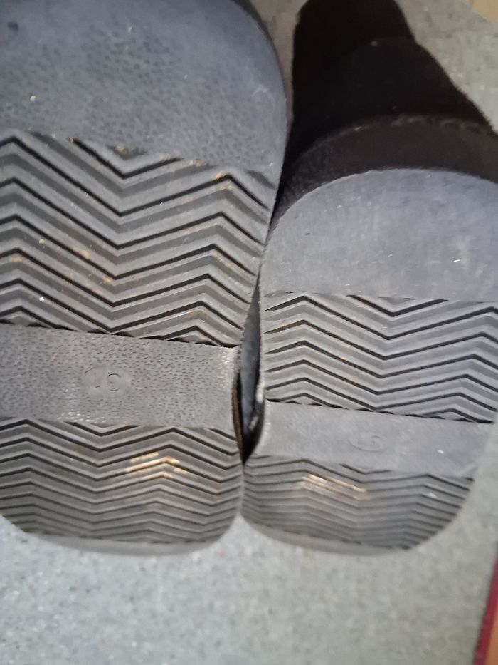 Bottines en daim noir " P- 31 - photo numéro 4