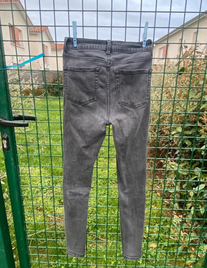 Jeans trouée - photo numéro 2