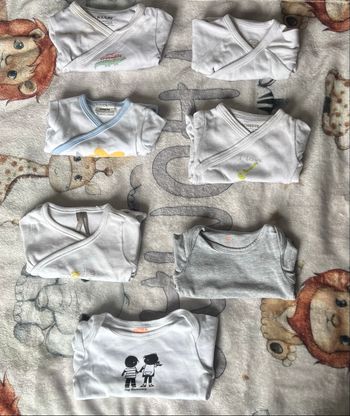 Lot de 7 bodys taille 1 mois 