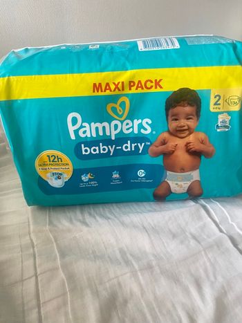 Sacs de couches Pampers taille 2