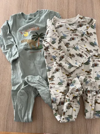 Lot de deux pyjamas jurassic world