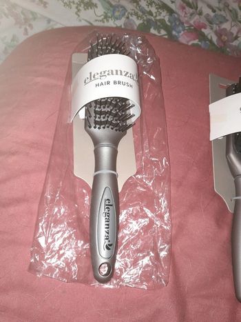 1 brosse grise