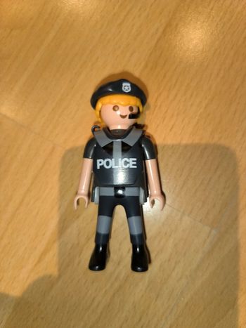 Policier Playmobil
