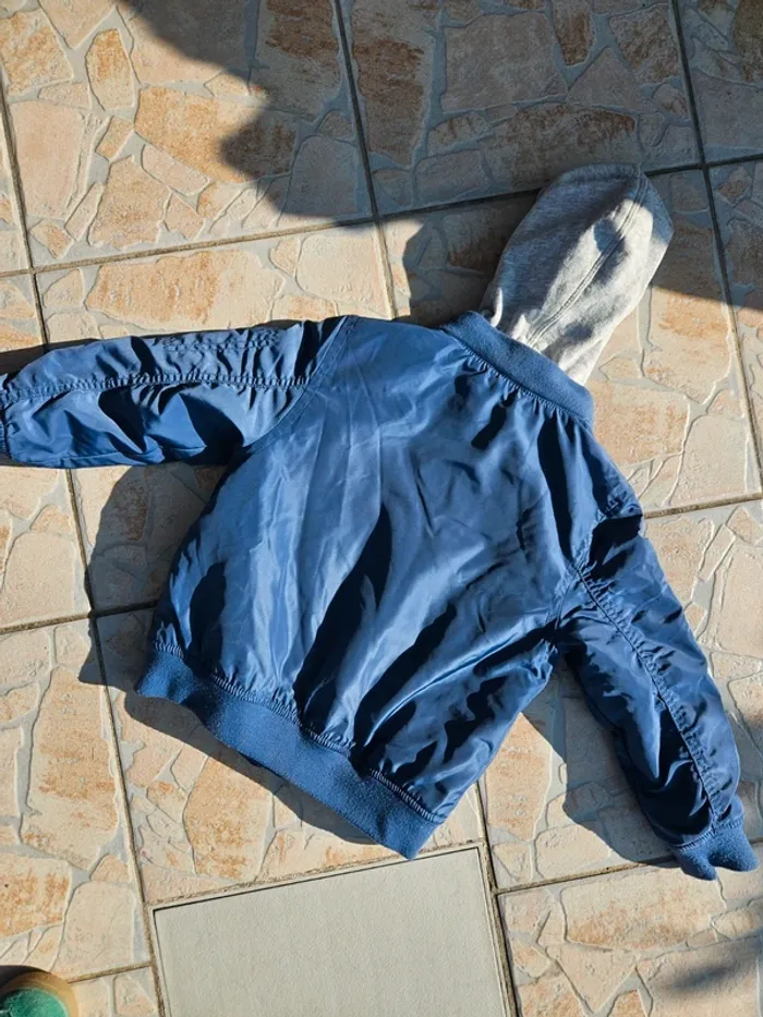 Blouson garçon bleu H&M avec capuche 3/4ans - photo numéro 3
