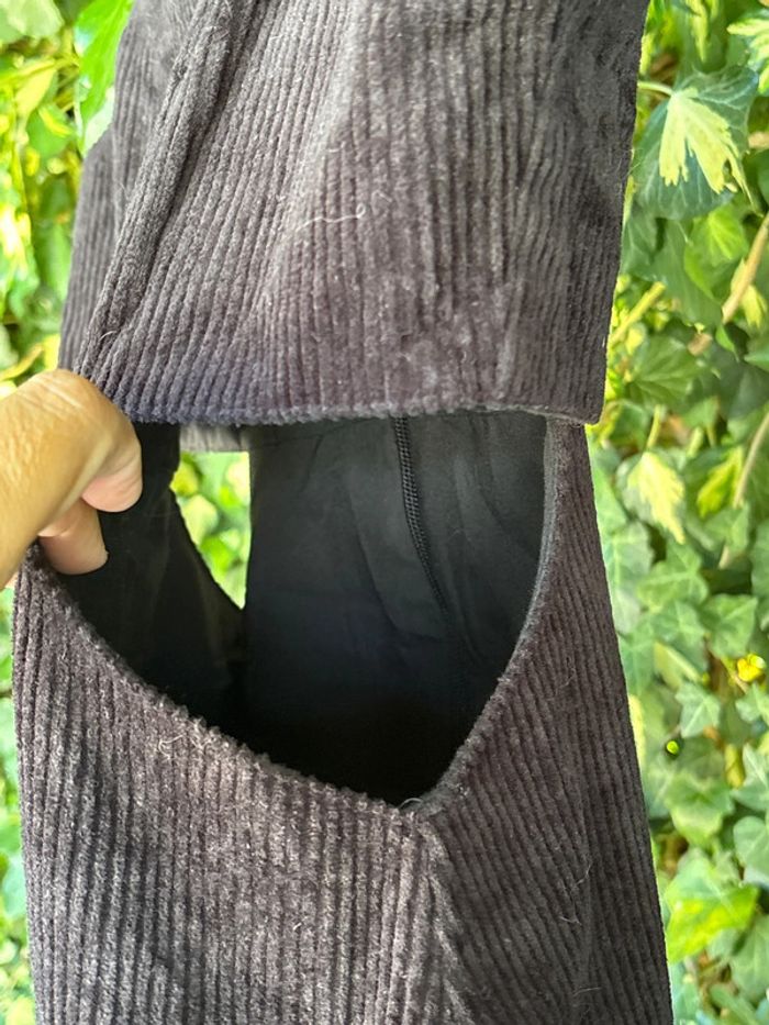 Petite robe noire ajourée sur les côtés taille 38 - photo numéro 3