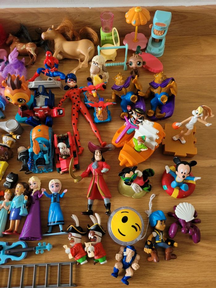 Gros lot jouet figurines accessoires ancien et récent - photo numéro 4
