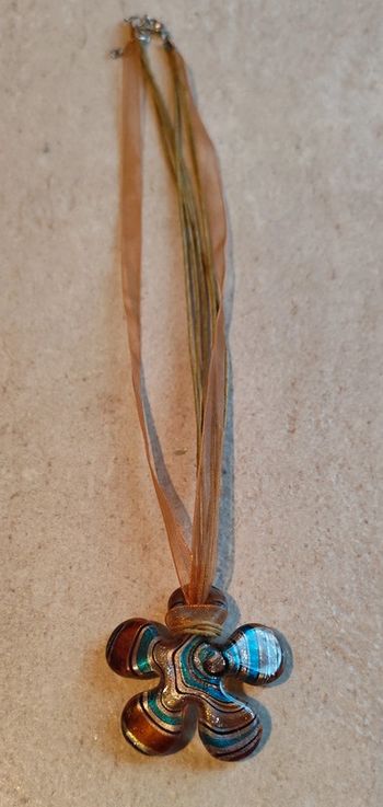 Collier en verre