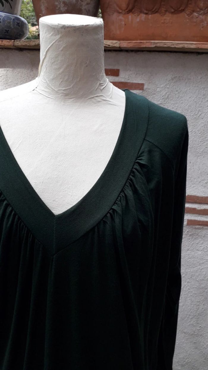 Robe courte ou tee-shirt décolleté au choix - photo numéro 2