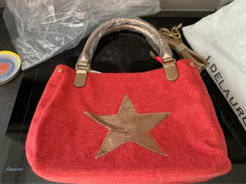 Sac à main étoile.