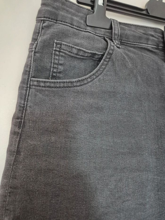 Short gris noir H&M 42 - photo numéro 2