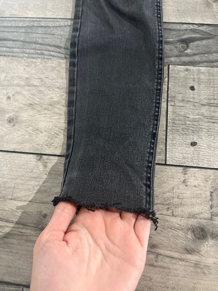 Jeans troués - photo numéro 3