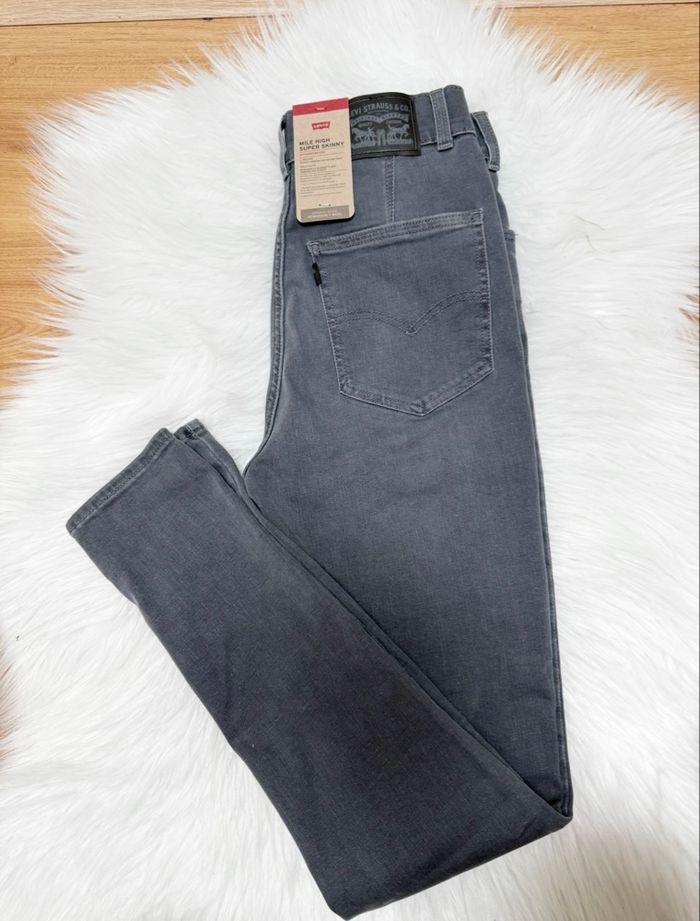 Jean Levi's Gris - Taille 28x30 - Neuf avec étiquettes - photo numéro 9