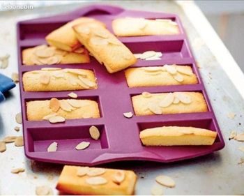 Lot de 2 moules à financiers Tupperware