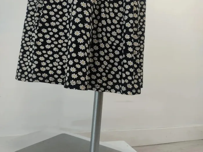 Robe longue noire à fleurs blanches en jersey crêpe, dos nu, taille M A634 - photo numéro 11