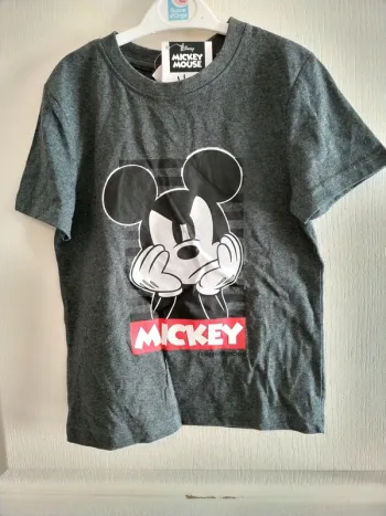Tee shirt Mickey taille 6 ans neuf