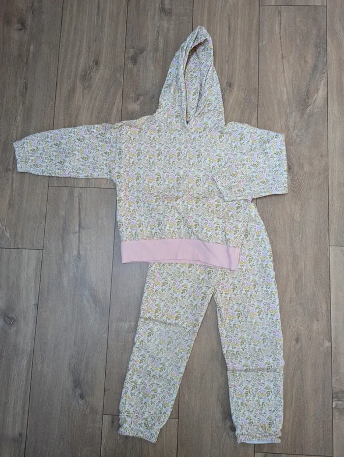 Ensemble jogging bonton fleuri et cœurs 4 ans - photo numéro 3