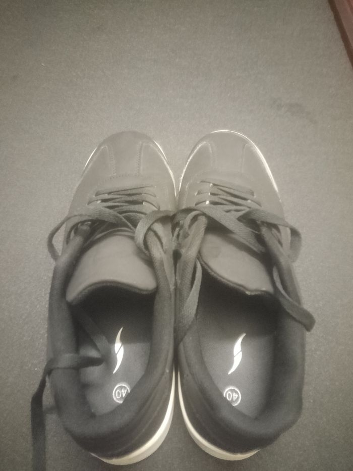 Baskets noires pointure 40 - photo numéro 7