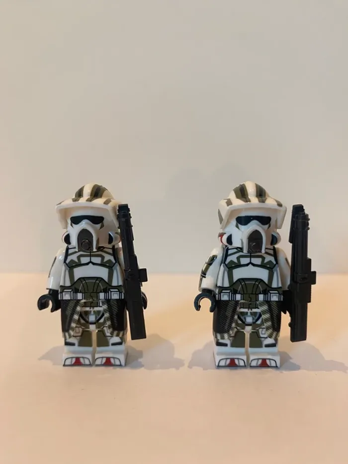 Figurine type lego 2 clones commander. Star Wars