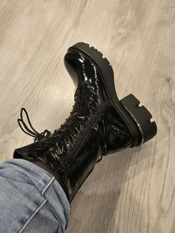Bottines mi-hautes noires à lacets vernies P39 Ideal Shoes neuves - photo numéro 9