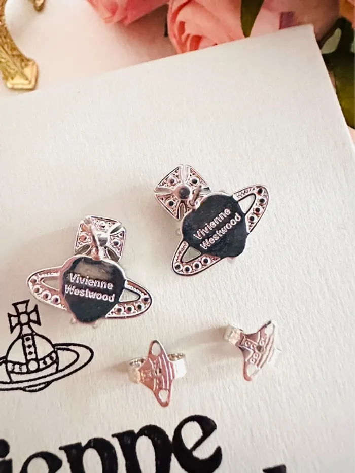 Boucles d’oreilles Vivienne Westwood cœur argenté zirconium – Élégance emblématique - photo numéro 4