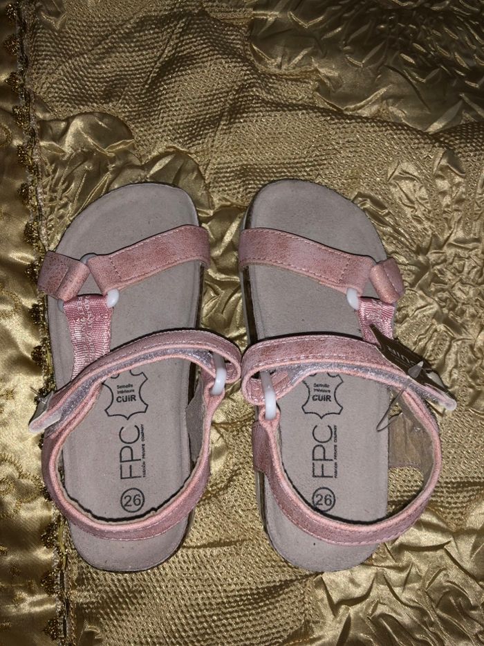 Sandale en cuir taille 26 rose pailletés - photo numéro 3