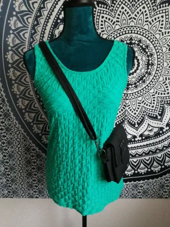 Top vert à reliefs / sans marque / (M)