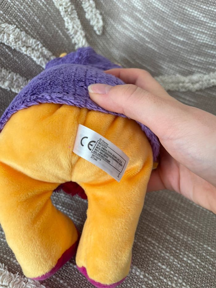 Peluche doudou 33cm Disney Winnie ours jaune et violet parfait état - photo numéro 4