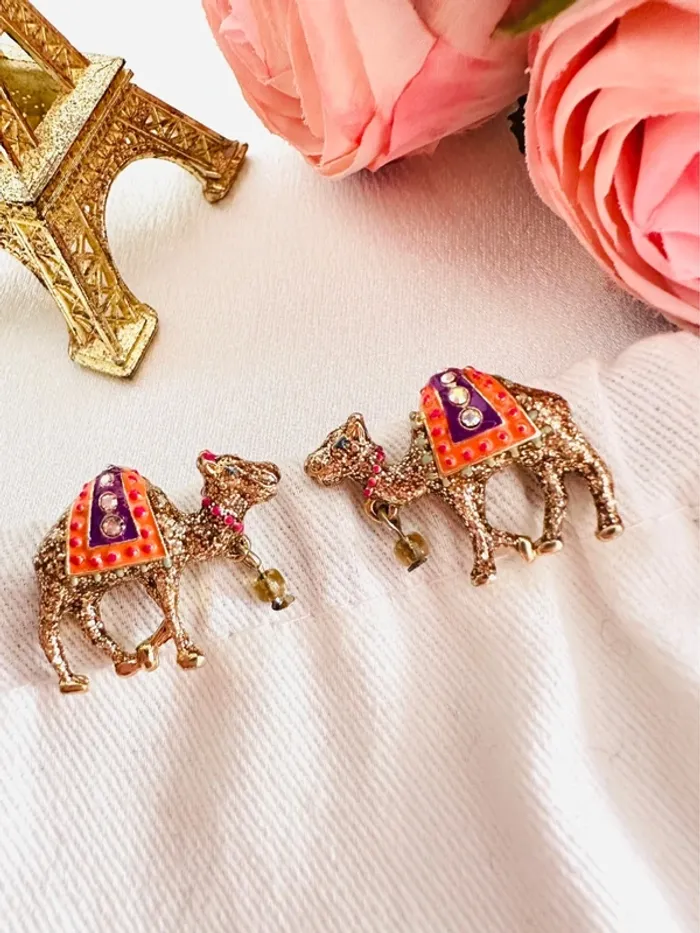 đ« Boucles dâoreilles Betsey Johnson â Chameaux scintillants & clochettes vintage rare en Europe - photo numĂ©ro 4